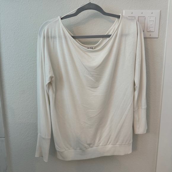 Lulu’s White Off the Shoulder Top- M - Picture 2 of 8